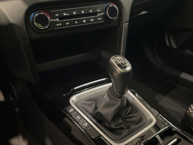 Inside XCeed Diesel  Cosmo Blue