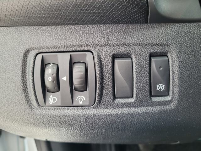Inside Clio Sport Tourer Diesel  BLANC GLACIER