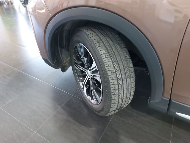 Outside Eclipse Cross  Marron