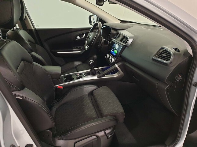 Inside Kadjar Diesel  Gris Highland