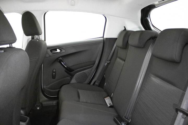 Inside 208 Diesel  Blanco Banquise