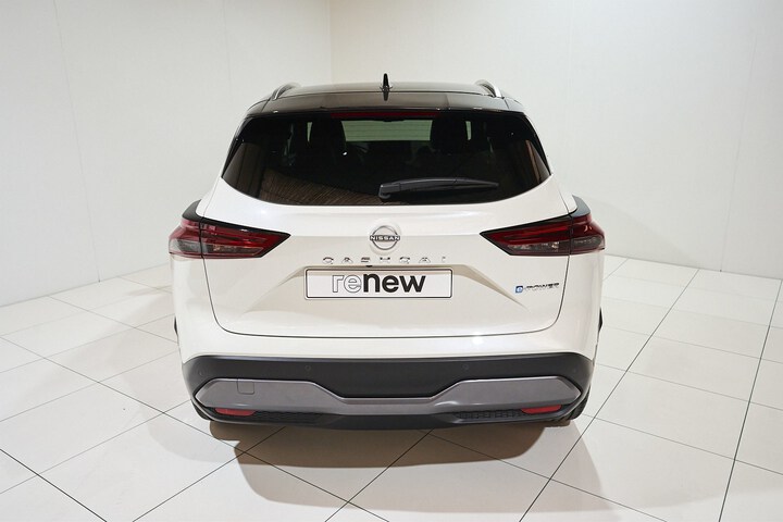 Outside Qashqai Híbrido  Lunar White / Midnig