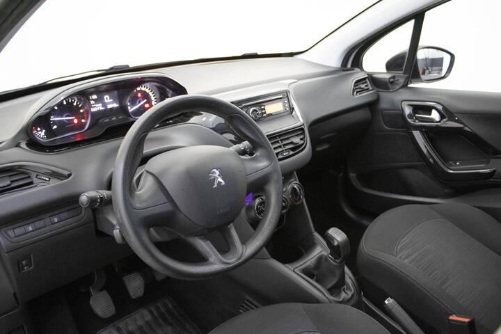 Inside 208 Diesel  Blanco Banquise