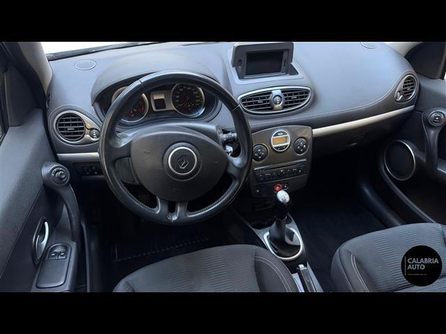 RENAULT Clio 00007145_VO38033579