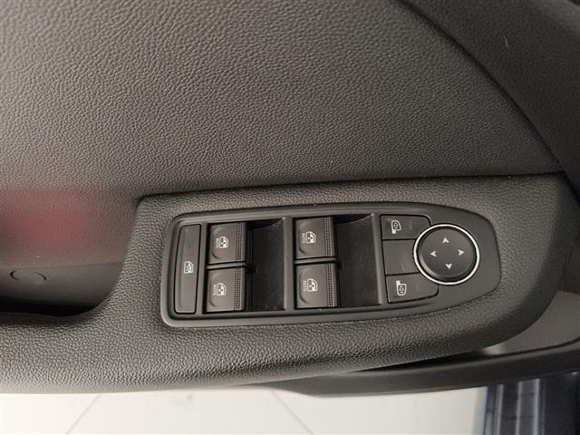 RENAULT Clio 00189496_VO38023507