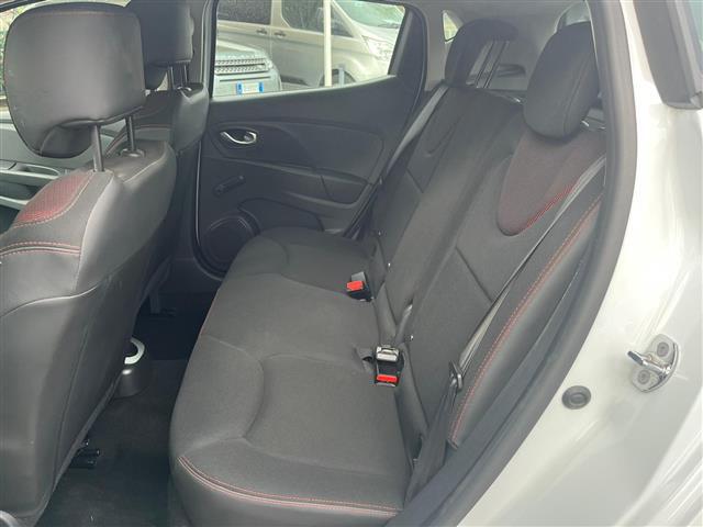 RENAULT Clio 02640127_VO38043366