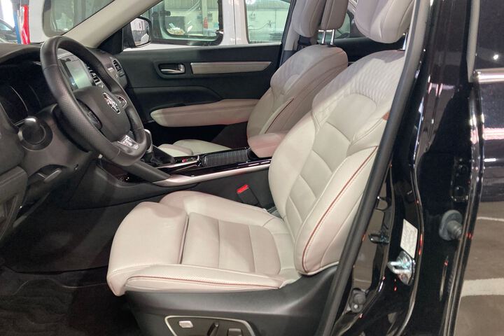 Inside Koleos Diesel  Negro
