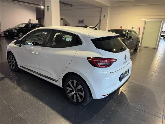 RENAULT Clio 05720154_VO38043127