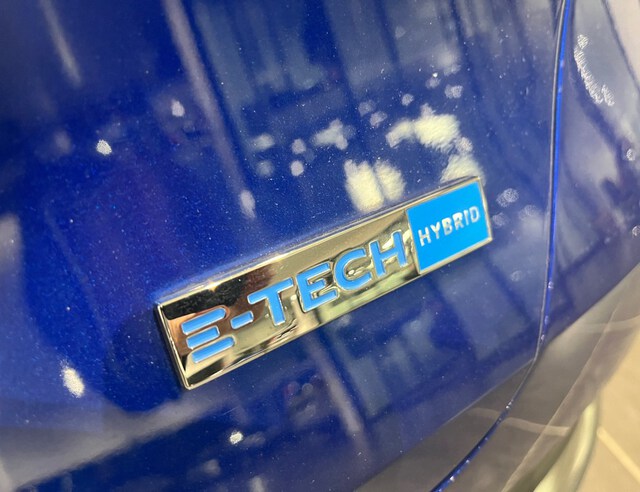 Inside Captur Híbrido  Azul Rayo con techo 