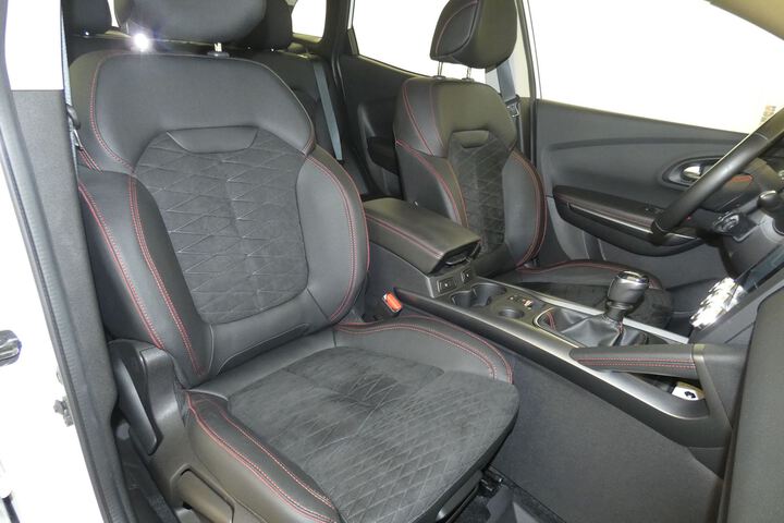 Inside Kadjar Diesel  Blanco Glaciar