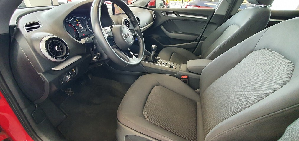 Inside A3 Sportback Diesel  Rojo tango