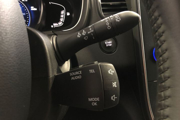 Inside Grand Scénic Diesel  Azul