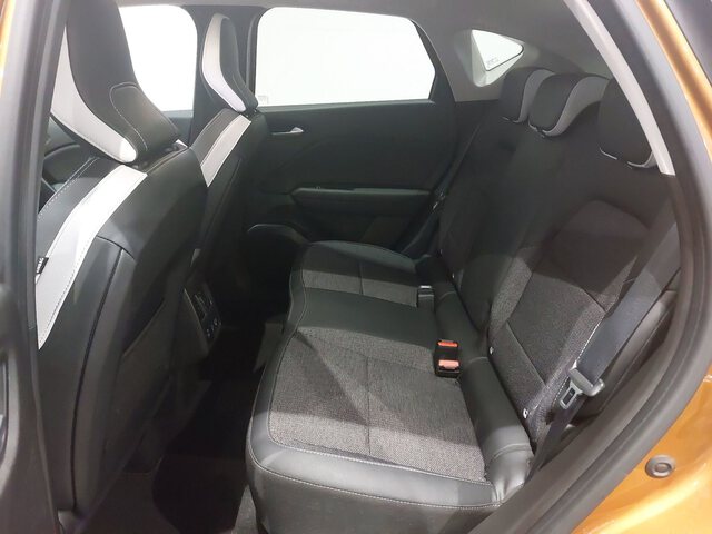 Inside Captur Híbrido Enchufable  Naranja Atakama con 