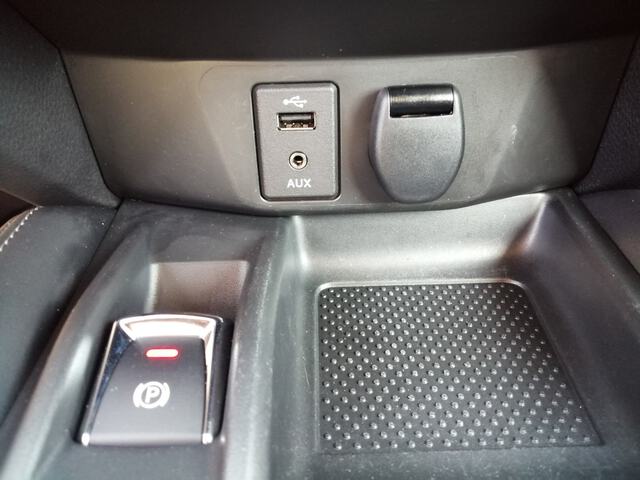 Inside X-Trail  Lunar White