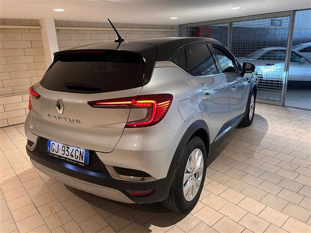RENAULT Captur 01249485_VO38013065