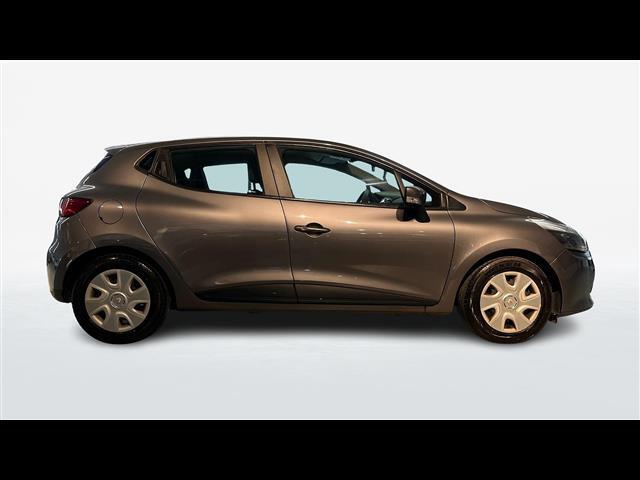 RENAULT Clio 00015991_VO38043670