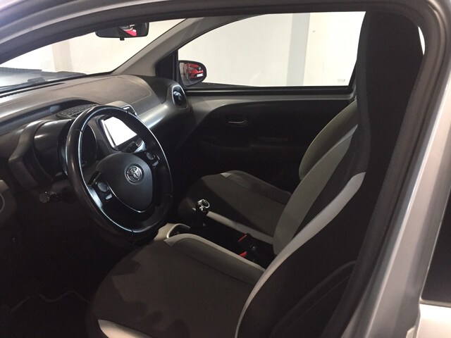 Inside Aygo  GRIS PLATINO