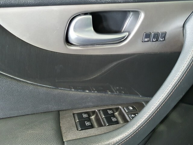 Inside QX70 Diesel  Black Obsidian
