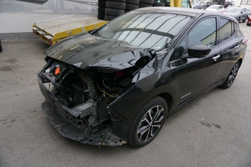 Nissan - Leaf