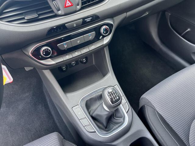 Außenausstattung i30 PHANTOM BLACK MET.   schwarz