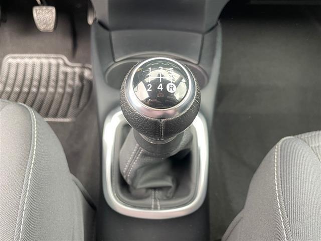 TOYOTA Yaris 00392996_VO38023217