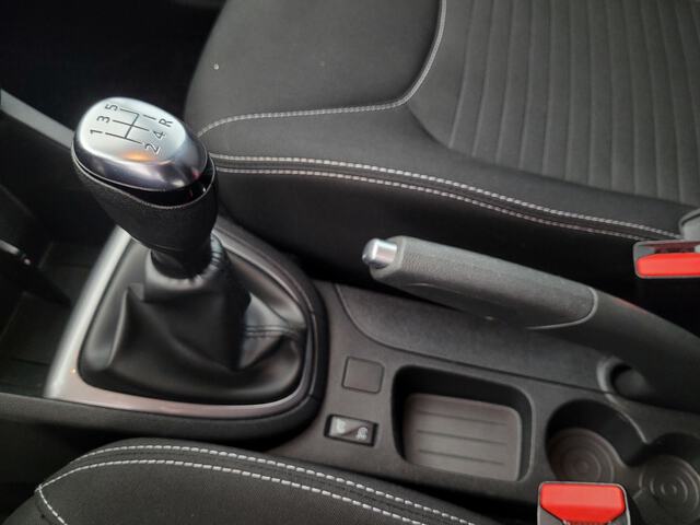 Inside Clio Sport Tourer Diesel  BLANC GLACIER