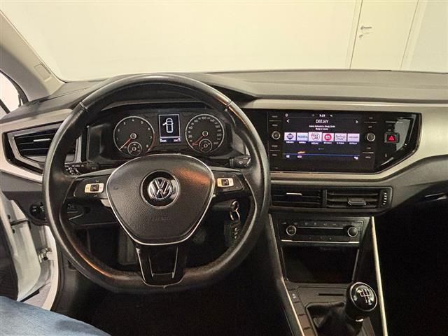 VOLKSWAGEN Polo VI 2017 03375346_VO38043894