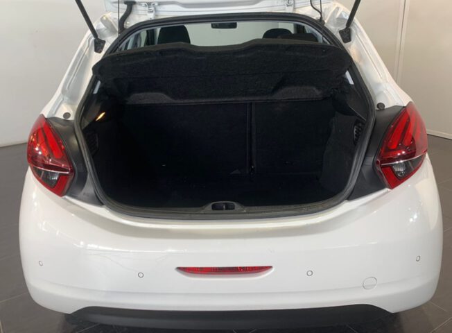 Inside 208 Diesel  BLANCO