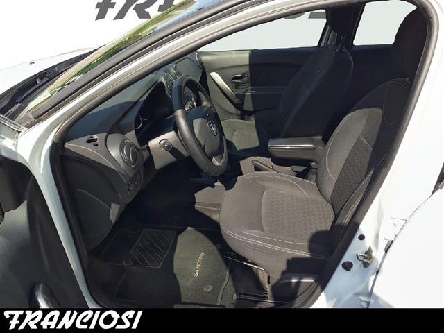 DACIA Sandero 00023004_VO38013018