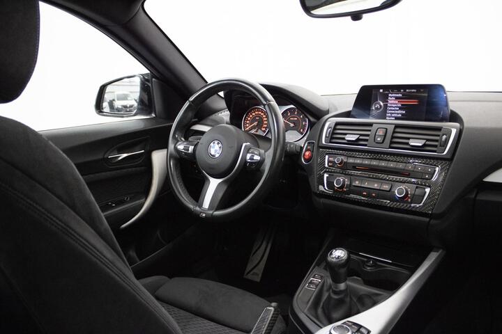 Inside Serie 1 F21 3p. Diesel  Platinsilber