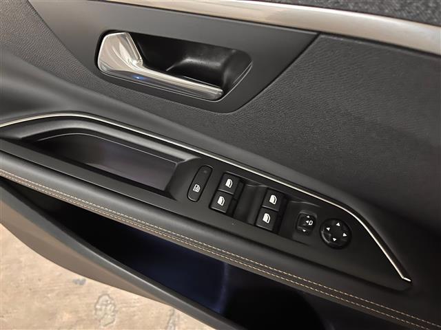 PEUGEOT 3008 00024173_VO38013404