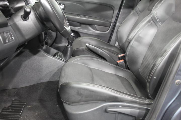 Inside Clio Sport Tourer  Gris Titanium