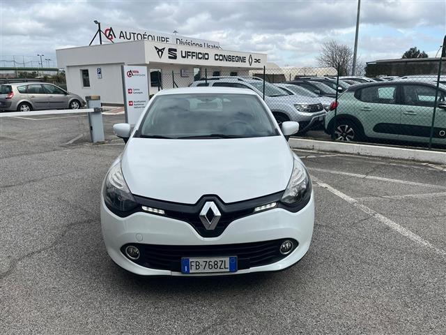RENAULT Clio 02640127_VO38043366