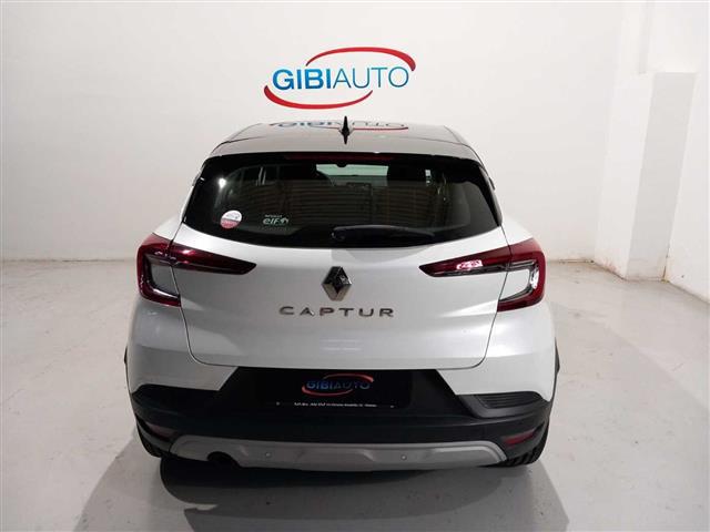 RENAULT Captur 02416075_VO38013170