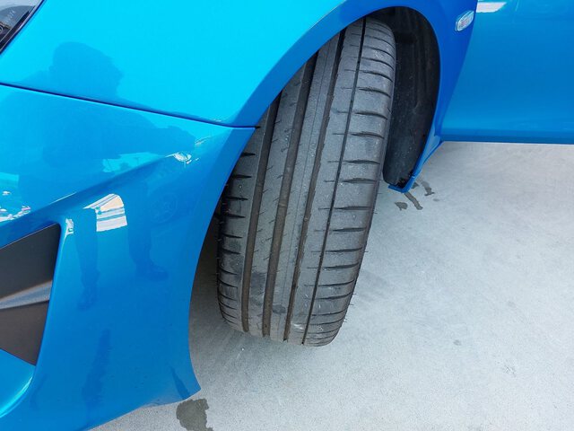 Outside A110  Azul Alpine