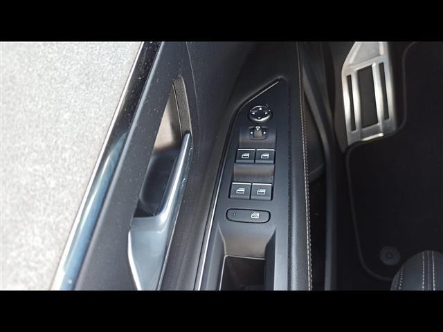 PEUGEOT 3008 00024053_VO38013404