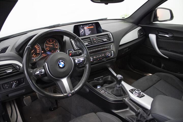 Inside Serie 1 F21 3p. Diesel  Platinsilber