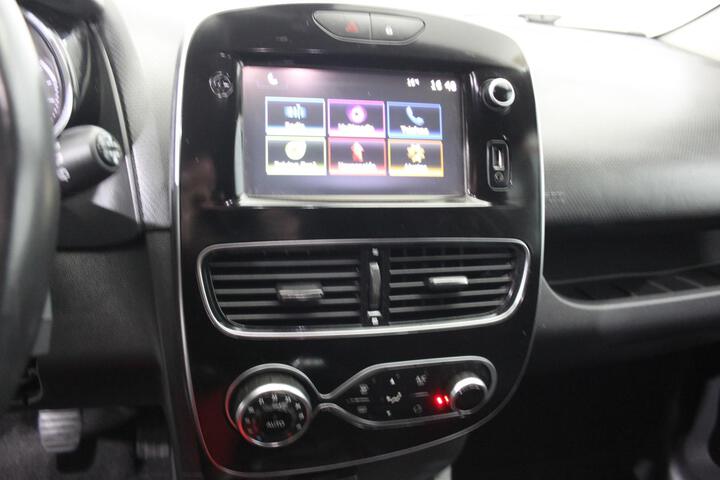 Inside Clio Sport Tourer  Gris Titanium