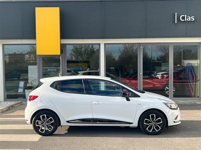 RENAULT Clio 05859940_VO38013080