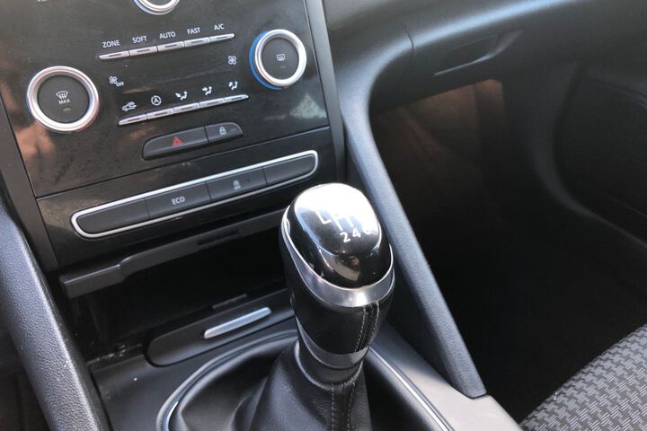 Inside Talisman Sport Tourer Diesel  Gris