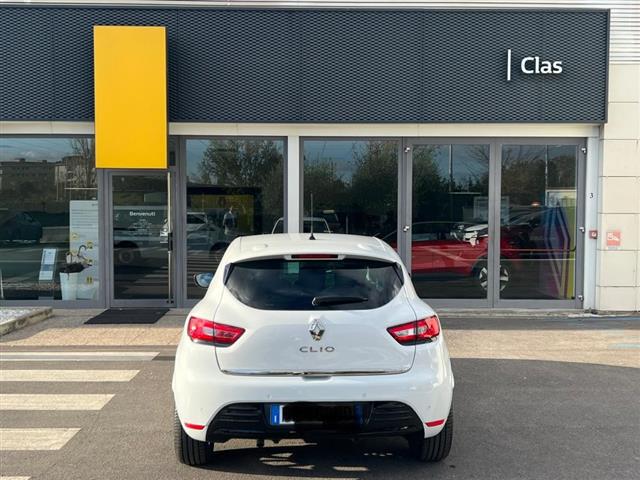 RENAULT Clio 05859940_VO38013080