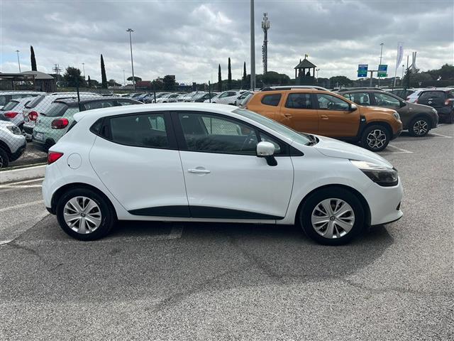RENAULT Clio 02640127_VO38043366