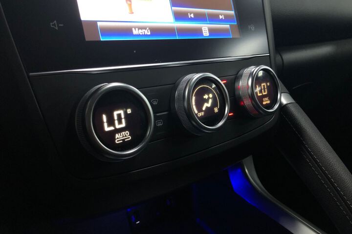 Inside Kadjar Diesel  Azul Cosmos