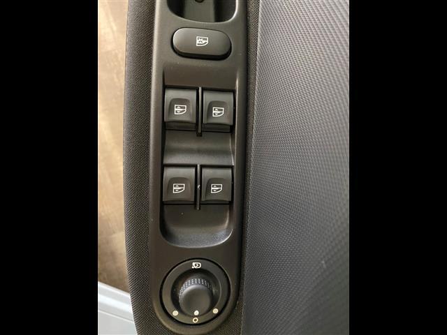 RENAULT ZOE 03067680_VO38043894