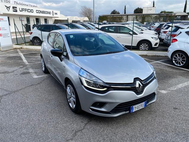RENAULT Clio 02640172_VO38043366