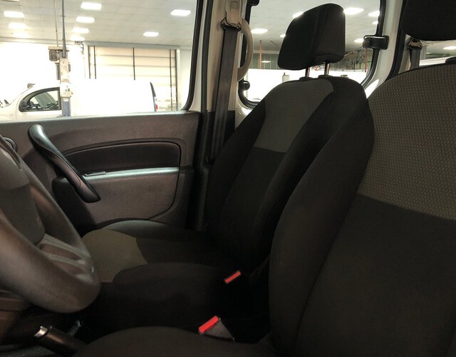 Inside Kangoo Combi Diesel  Blanco Mineral