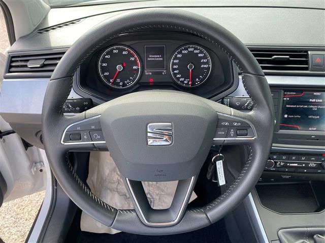 SEAT Arona 2017 02641145_VO38043366