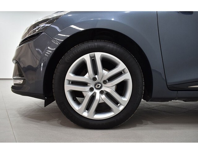 Outside Clio  Gris Platino