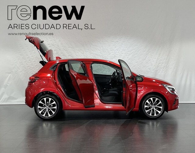 Outside Clio  ROJO