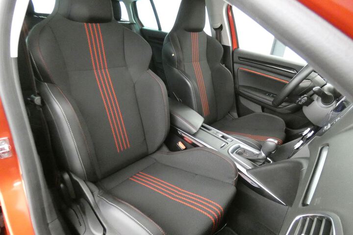 Inside Mégane Sport Tourer Diesel  Rojo Deseo